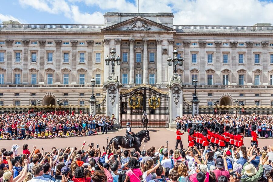 London: Buckingham Palace Entry & Changing of the Guard Tour - The guide, headsets, and the difference between hearing and listening
