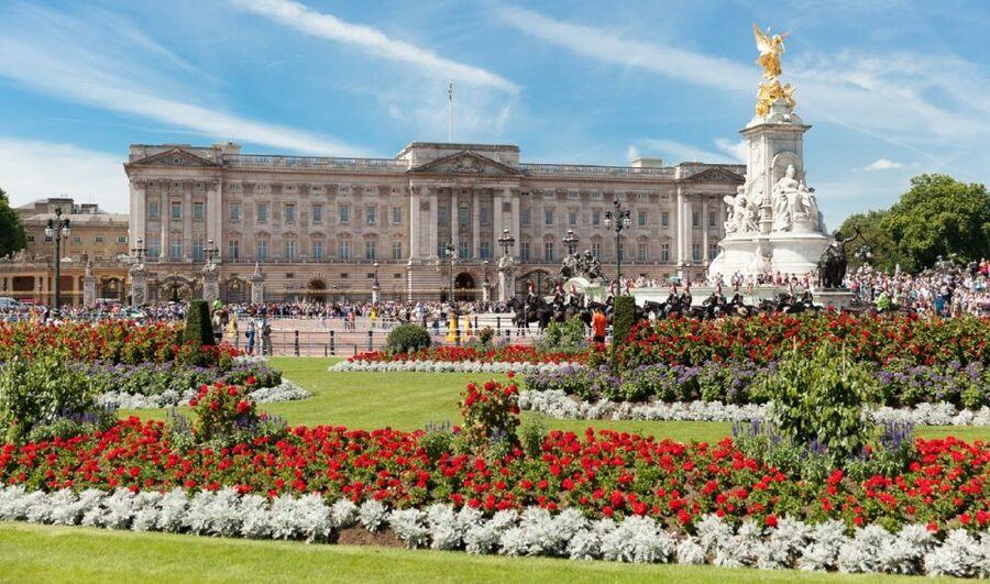 London: Buckingham Palace Entry Ticket & Royal Walking Tour - Buckingham Palace Garden time: a small window to breathe