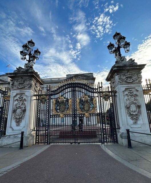 London: Buckingham Palace & Westminster Guided Walking Tour - Key Things You’ll Notice on This London Royal Walk