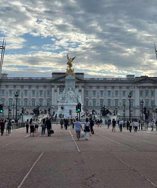 London: Buckingham Palace & Westminster Guided Walking Tour - Meeting at Green Park: Finding the Fountain and Starting Easy
