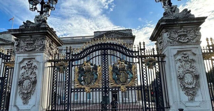 London: Buckingham Palace & Westminster Guided Walking Tour - Two Hours on Foot: How to Plan Your Day Around This Tour