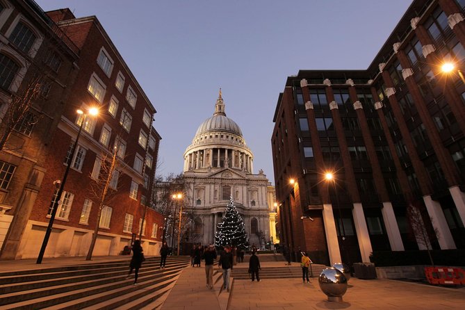 London by Night Sightseeing Open Top Bus Tour with Live Guide - Westminster Abbey and Elizabeth Tower: Why Big Ben Looks Better at Night