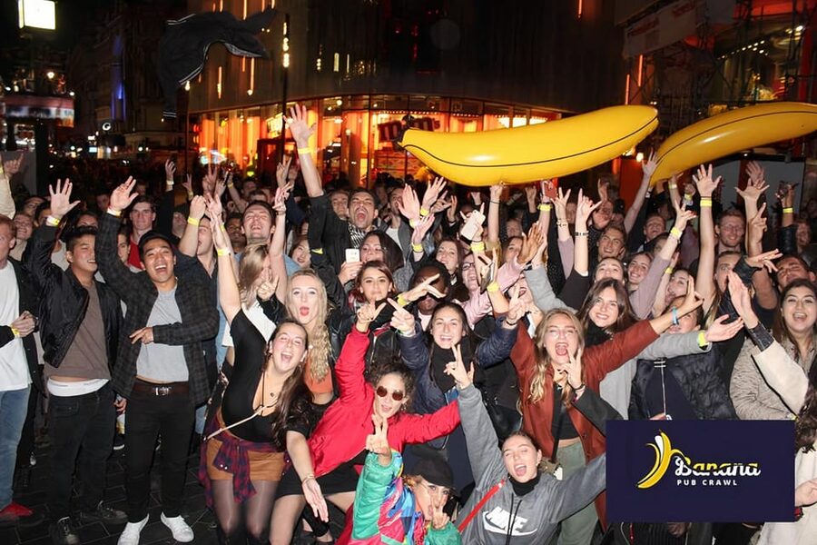 London : Central London Bar Crawl with discounts on drinks - Finding the meeting point at Simmons Bar, Golden Square, and getting your wristband