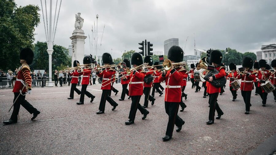 London: Changing of the Guard Experience and Landmarks Tour - Who should book, and who might not love it