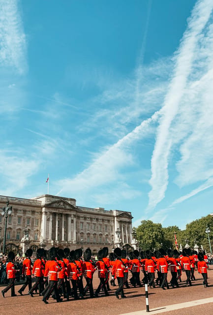 London: Changing of the Guard Experience and Landmarks Tour - St James’s Palace, St James’s Park, and the official center of London