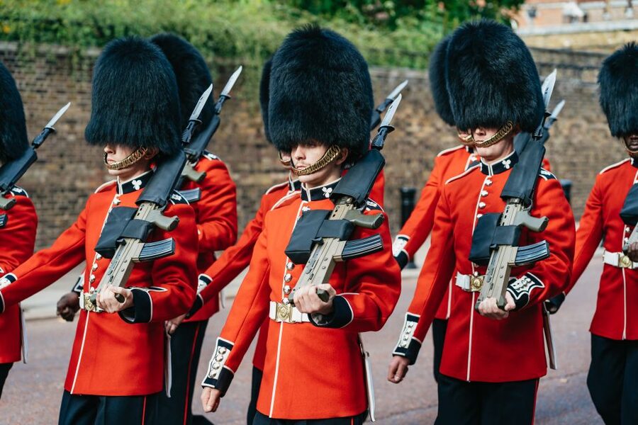London: Changing of The Guard Tour - Clarence House and St James’s Park: shorter stops, smarter viewpoints