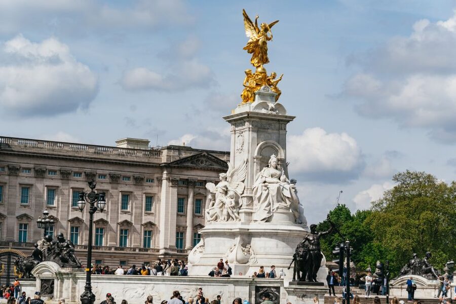 London: Changing of the Guard Tour by Buckingham Palace - Where the tour wraps up, and why the final views matter