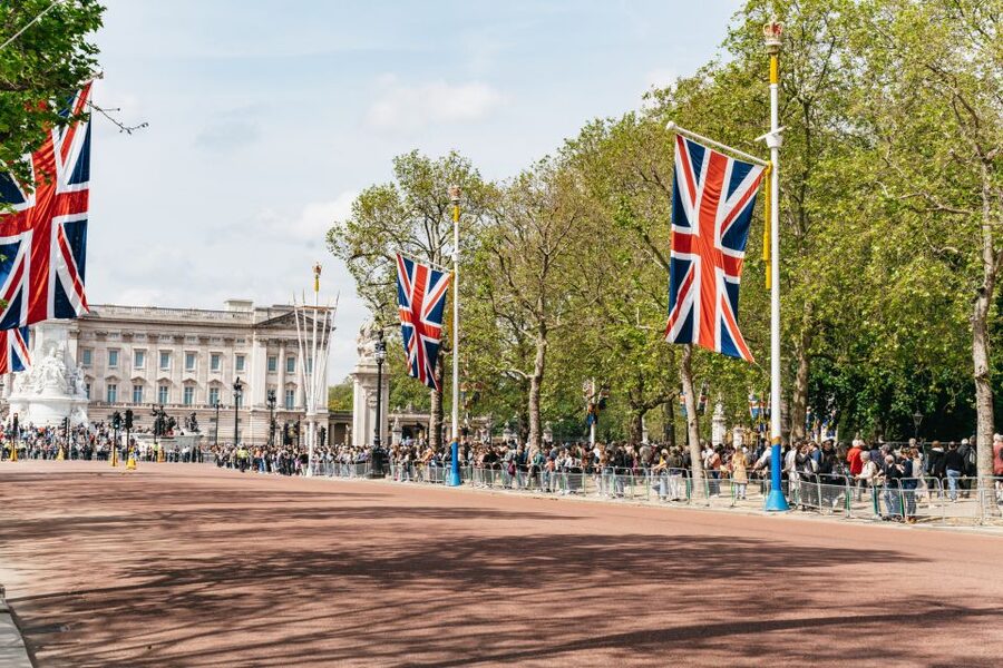 London: Changing of the Guard Tour by Buckingham Palace - Timing that can run longer than you think