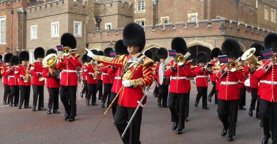 London: Changing of the Guard Walking Tour - What I Think About the Guide Experience (and Why It Matters)