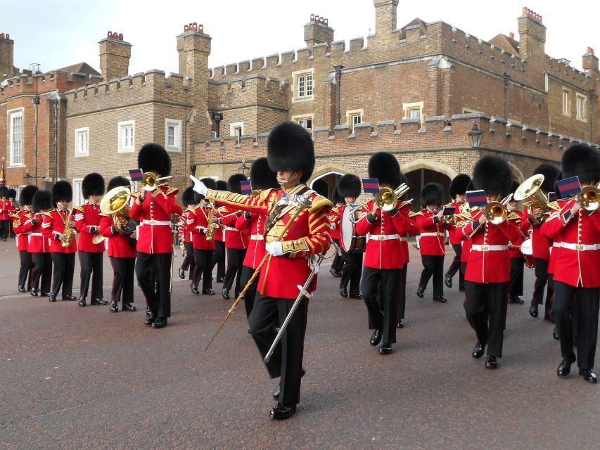 London: Changing of the Guard Walking Tour - Wellington Barracks and Clarence House, Small Stops With Big Payoff