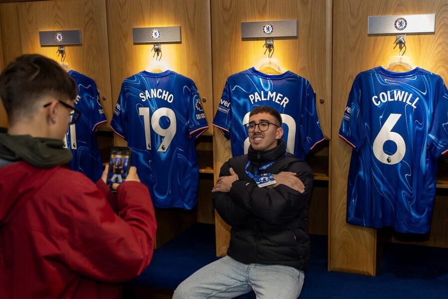 London: Chelsea FC Museum and Stamford Bridge Classic Tour - Walking the Chelsea player tunnel, then spotting it on TV