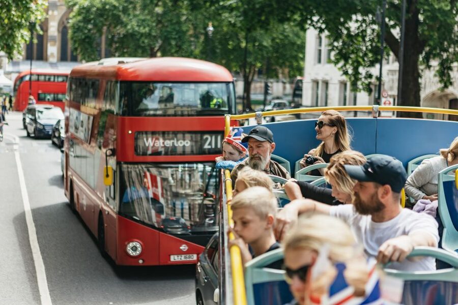 London: Children's Open Top Bus Tour - Green Park and the London Eye, where kids can spot the giants