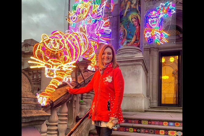 London Christmas Lights Guided Tour by Cab - Trafalgar Square to Westminster, the Norway tree and Hanukkah candle rhythm