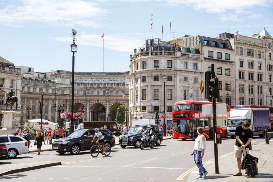 London: Classic Gold 3.5-Hour Bike Tour - Kennington meeting point, bikes, and the first stretch of confidence
