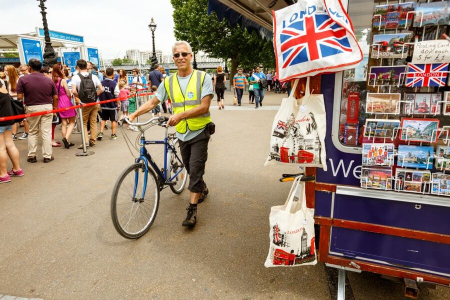 London: Classic Gold 3.5-Hour Bike Tour - St James’s Park by bike, ducks included, and the royal-park license advantage