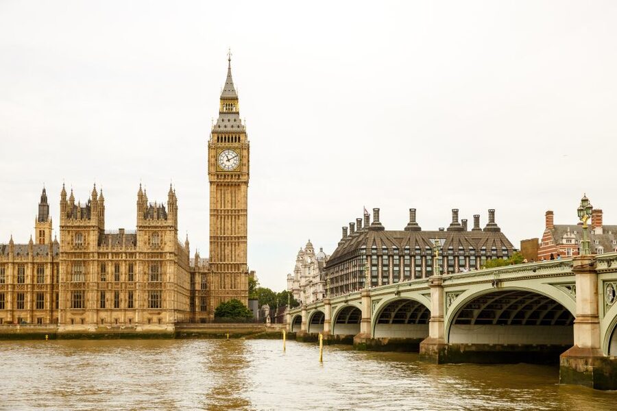London: Classic Gold 3.5-Hour Bike Tour - Trafalgar Square walk and Covent Garden’s street theater break