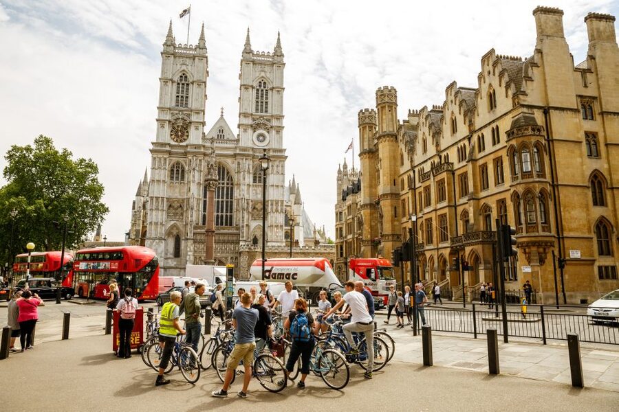 London: Classic Gold 3.5-Hour Bike Tour - Leather Lane Market and Smithfield Market, London that smells like real life