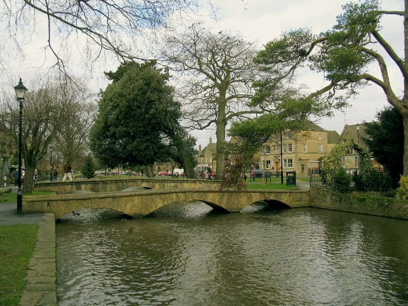 London: Cream Tea at Blenheim Palace & the Cotswolds Tour - Coach comfort and the Wi-Fi reality on the road
