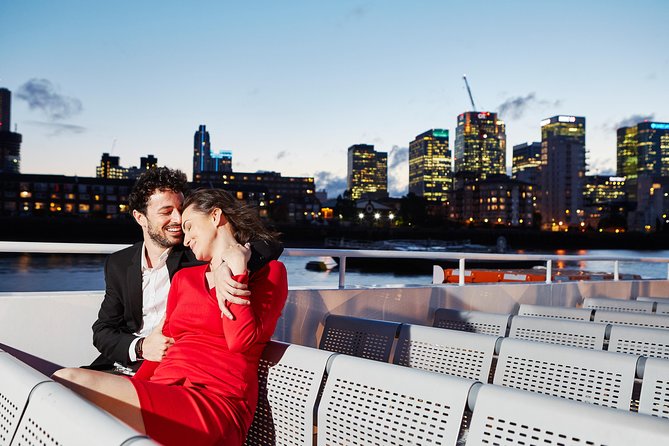 London Dinner Cruise on the Thames River - Live Music, Dancing, and the Level of Noise You Should Expect