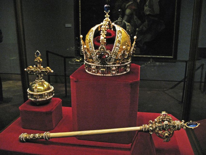 London: Easy Access Tower of London and Crown Jewels Tour - Torture Chambers: Rack, Scavenger’s Daughter, and Manacles