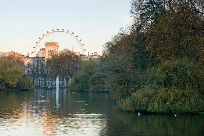 London Essential 2 hour introductory Walking Tour With a Londoner - St James’s Park, Wildlife Break and Royal Park Photo Time