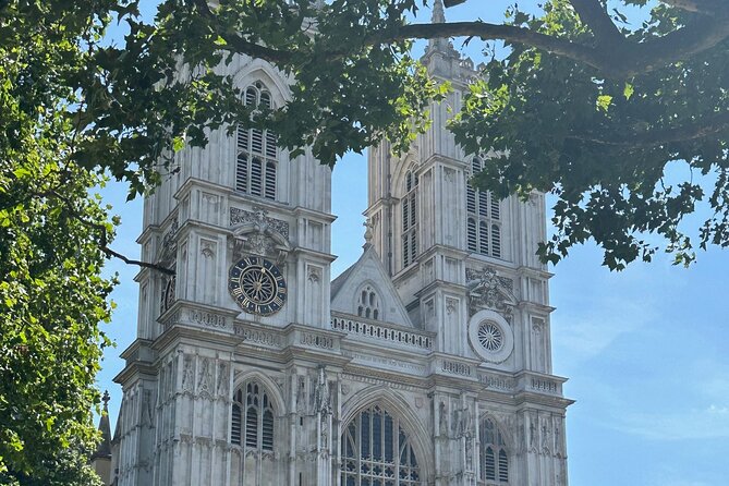 London Essential 2 hour introductory Walking Tour With a Londoner - Whitehall Palace, Then Horse Guards Parade for the Classic Photo Scene