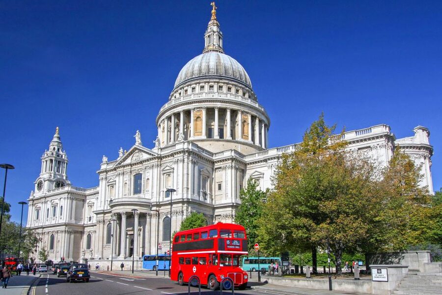 London: Full-Day London Bus Tour - Tower of London and Crown Jewels: the story layers, plus Yeoman Warder magic