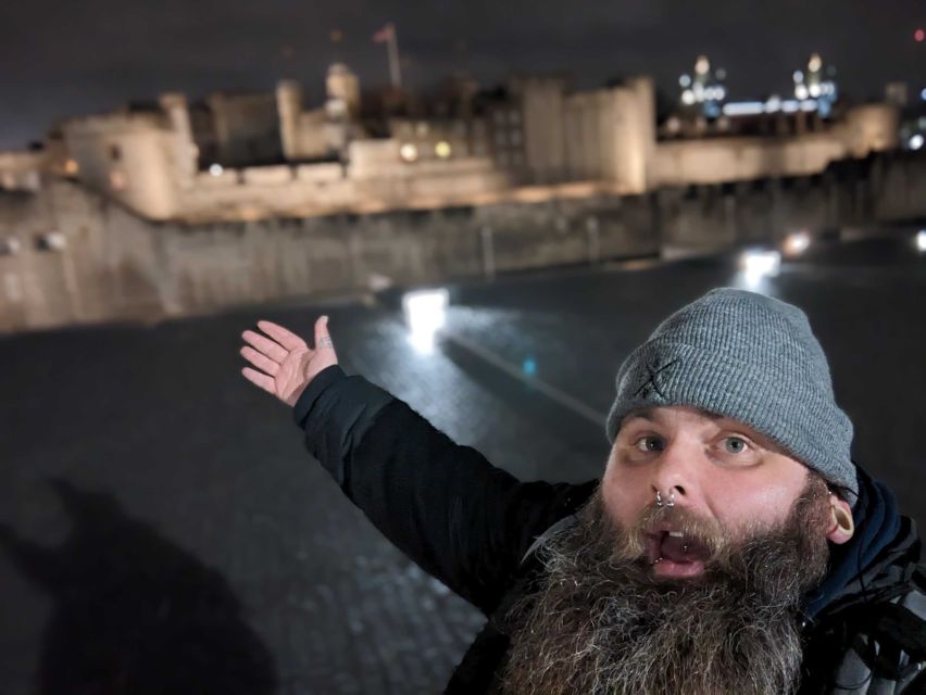 London: Ghost Walk and River Thames Boat Ride - The haunted house site and eerie parks on foot