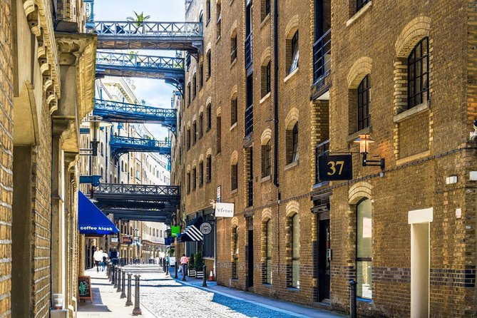 London Gin Safari: A Spirited, Juniper-Fuelled Jaunt - A 3.5-hour bike tour built around juniper stories