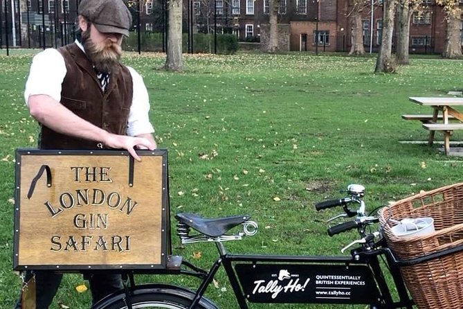 London Gin Safari: A Spirited, Juniper-Fuelled Jaunt - Graffiti zone stop: spray paint is included, so wear real clothes