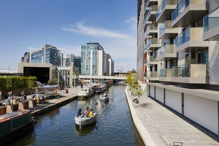 London: GoBoat Rental for Regent's Canal & Paddington Basin - Picnic time on board: bringing your own, and staying comfortable