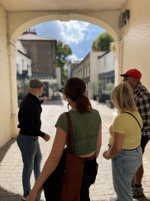 London: Great British Pubs Walking Tour - Belgravia backstreets, mews houses, and the famous people you hear about