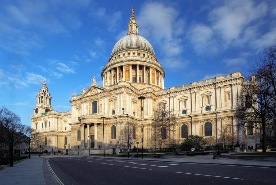 London: Guided Sightseeing Tour on a Vintage Open-Top Bus - Photo strategy: where to aim your camera for better results