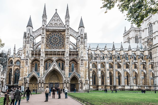 London: Guided Tour Westminster Abbey + Optional Parliament Entry - The transition to the Houses of Parliament, and what to expect outdoors