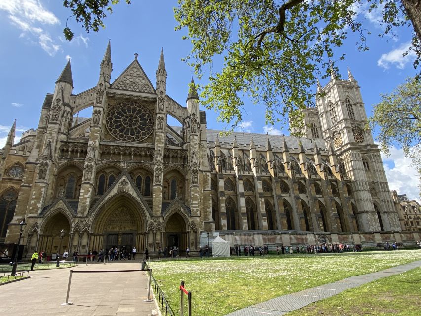 London: Guided Westminster Abbey Tour and Refreshments - The Stories That Make the Shrines and Tombs Click