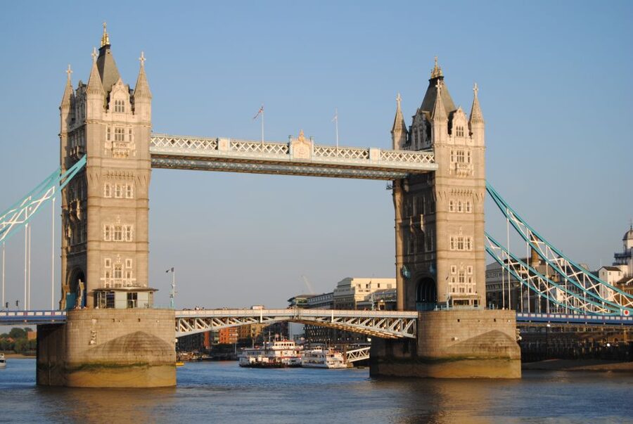 London Half-Day Private Chauffeur Driven Tour - How a chauffeur-driven half day changes London