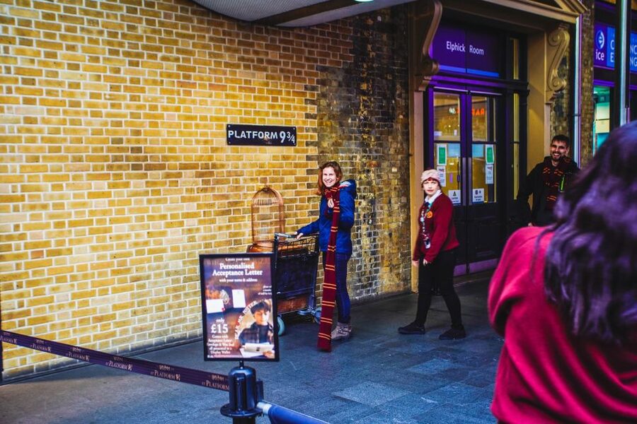London: Harry Potter Movies Walking Tour (Kids Go Free) - Borough Market and London Bridge finish: a fun landing spot