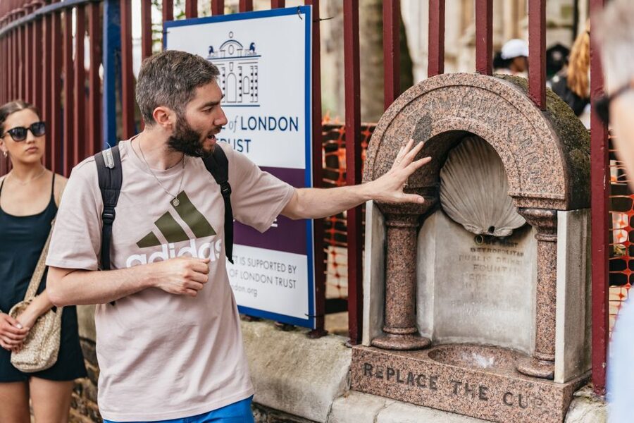 London: Historic Pubs of Central London Walking Tour - The guide is the main attraction: humor plus inclusion