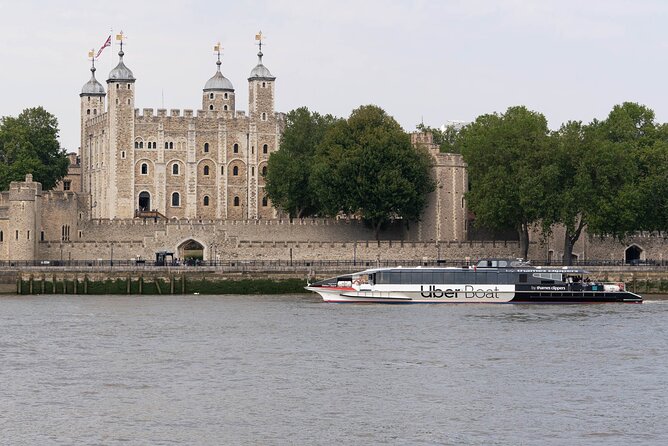London: Hop-On Hop-Off 1 Day River Thames Adventure - Uber Boat - Canary Wharf: modern city lines and a different Thames mood