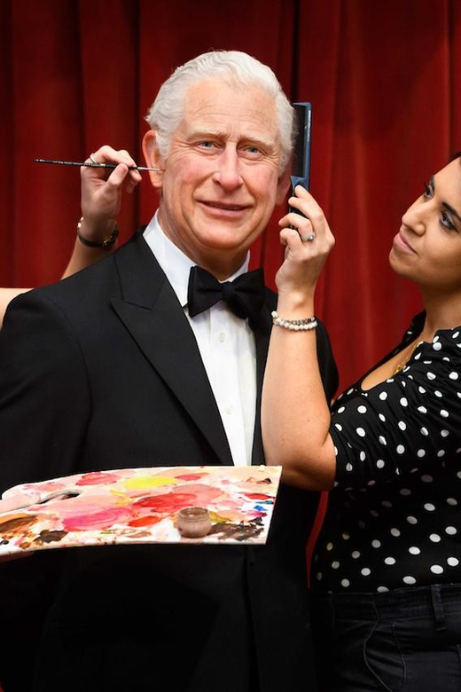 London: Hop-on Hop-off Bus Tour and Madame Tussauds Ticket - Free Walking Tour and Extra Membership Perks That Save Money