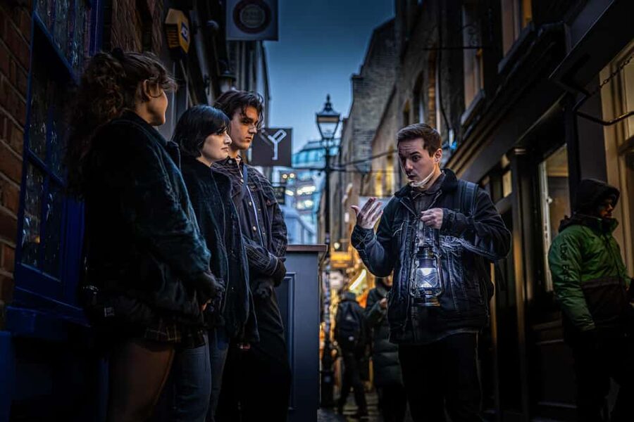 London: Interactive Jack the Ripper Walking Tour - Finish at Mitre Square: wrapping up the case on the streets