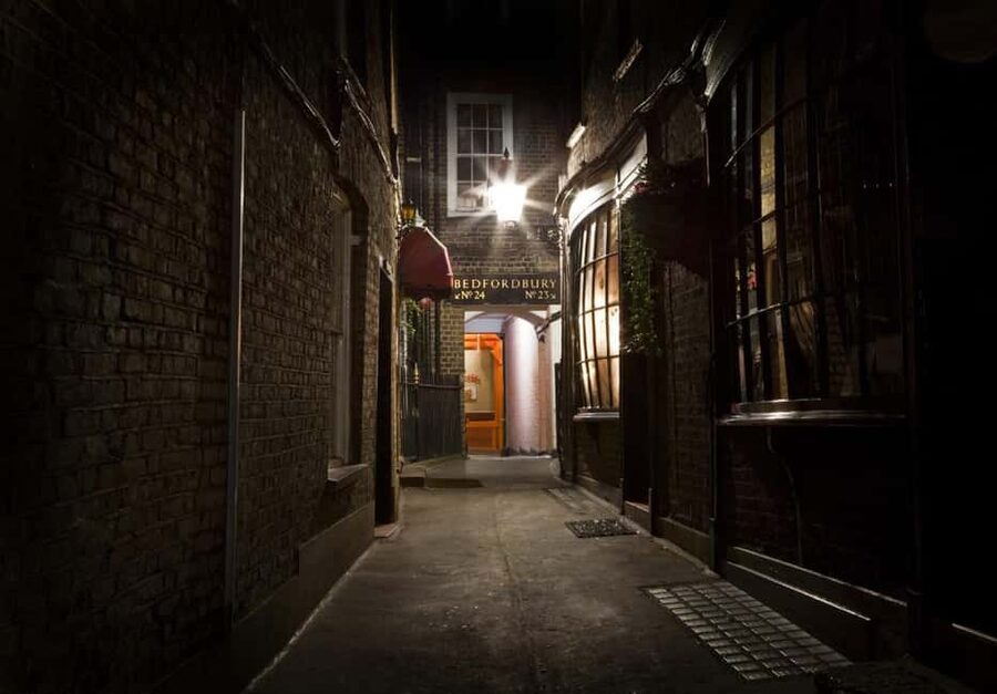 London: Jack the Ripper Walking Tour - Why this Jack the Ripper walk feels different than a museum stop