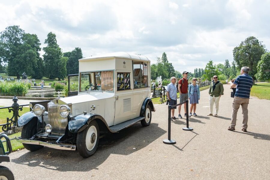 London: Kensington Palace Gardens Tour with Royal High Tea - Getting started at Queensway Station (and why the meeting point matters)