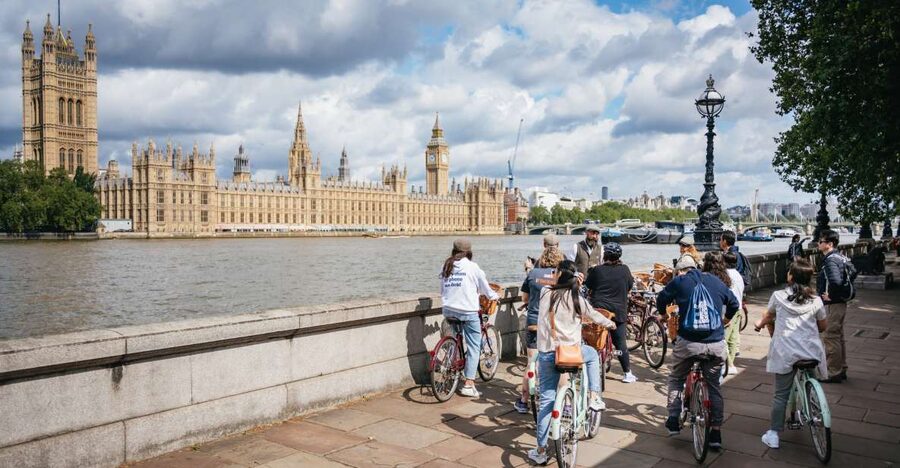 London: Landmarks & Secrets Bike Tour with Pub & Street Art - Bikes, Helmets, and How the Ride Feels for Real Bodies