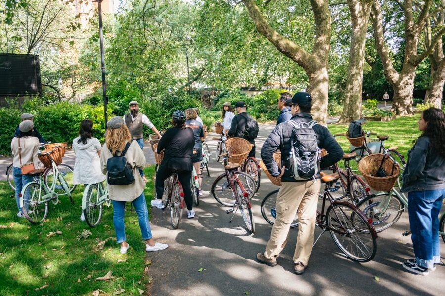 London: Landmarks & Secrets Bike Tour with Pub & Street Art - A Handmade Bike Turns Central London Into a Moving View