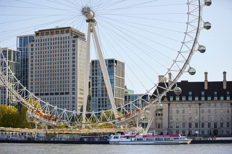 London: London Eye and Madame Tussauds Combo Ticket - Inside Madame Tussauds, Celebrity Wax and the Royal Balcony