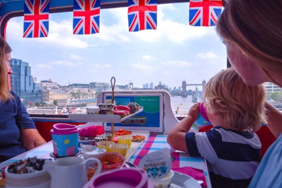 London: Peppa Pig Bus Tour with Entertainment - Key things to know before you board
