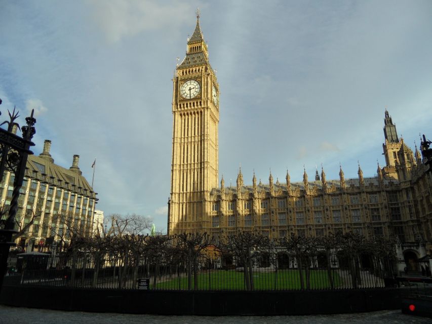 London: Private Walking Sightseeing Tour - Big Ben and the Houses of Parliament: read the Gothic in real time