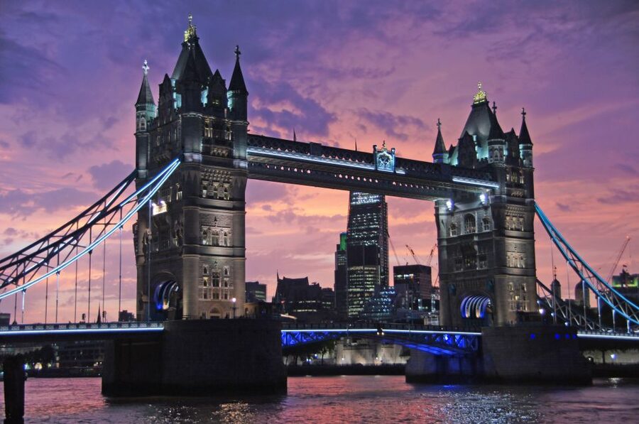 London Private Welcome Tour with a Local Guide - Food tips and grocery stops, the part most tourists skip