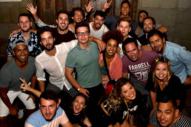 London Pub Crawl - What You Actually Get for $29: Free Entry, Shots, and a Photo Moment
